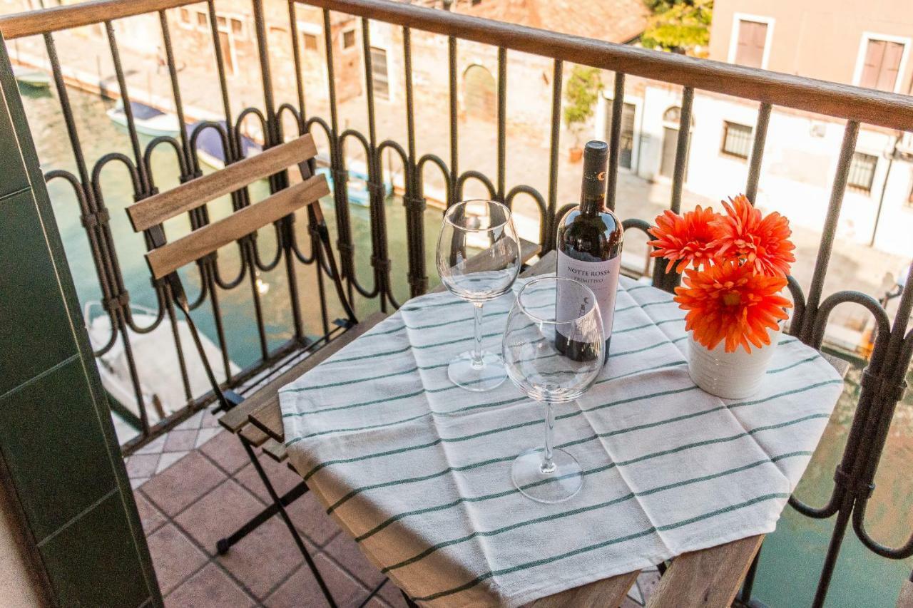 Sunny Nest Canal View In Venice Chic Movida Veneza Exterior foto