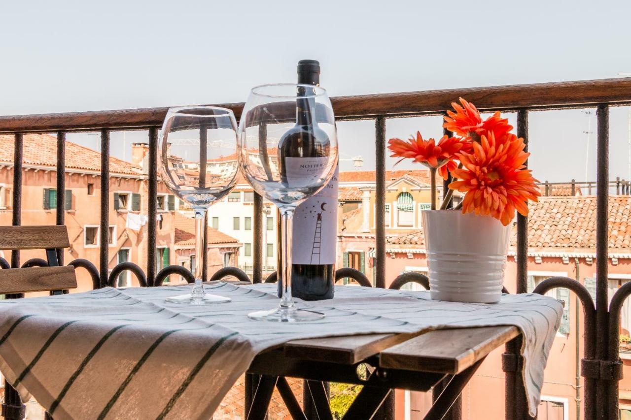 Sunny Nest Canal View In Venice Chic Movida Veneza Exterior foto